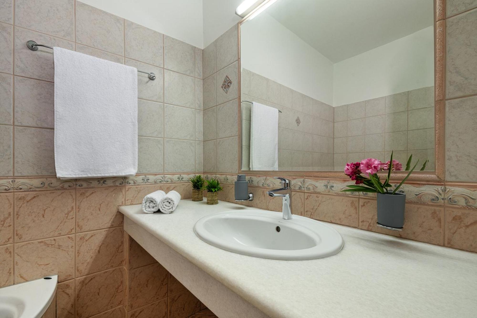 Villa Mariani II - In Lothiarika, Newly Renovated June 2024, Private Pool, Lindos 10 Min, Beach 120M Lardos Zewnętrze zdjęcie